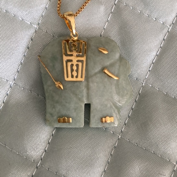 genuine jade carved elephant pendant 18in gold over sterling box chain - Picture 5 of 7